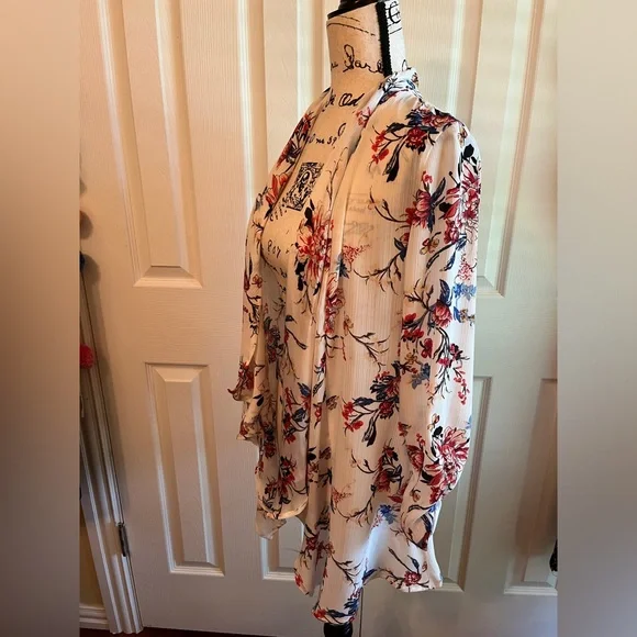 Kaii Los Angeles NWT Ivory Floral Kimono Jacket Size M - Picture 4 of 10